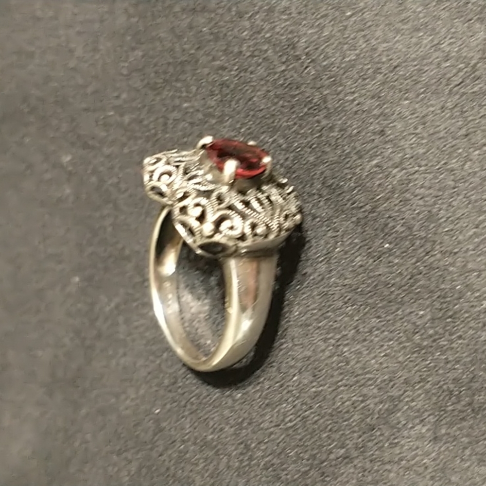 Heart ring 💗 - Picture 2 of 5